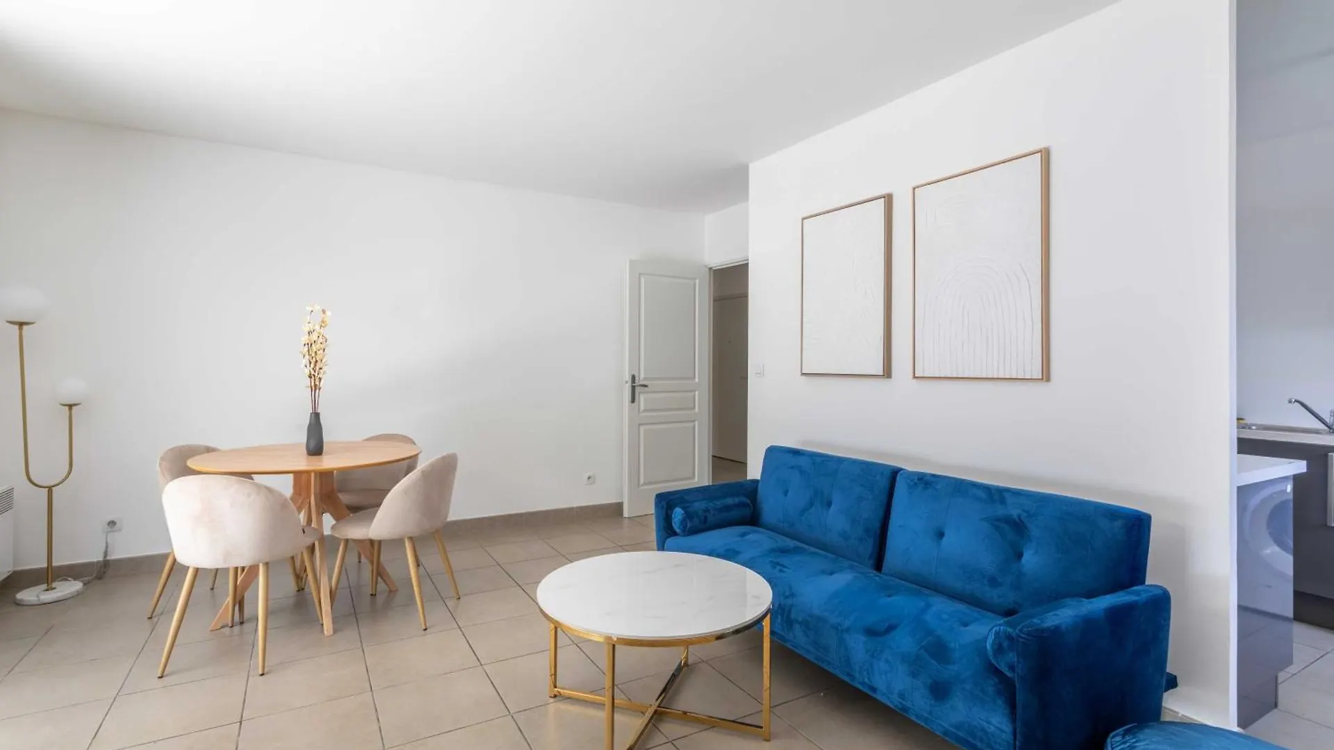 2 Bedroom Apartment With Balcony 10Th Arr location