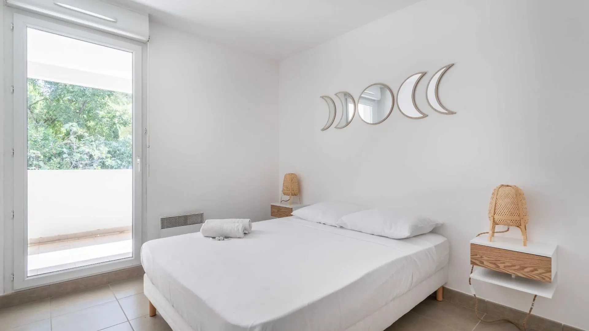 2 Bedroom Apartment With Balcony 10Th Arr Marseille France
