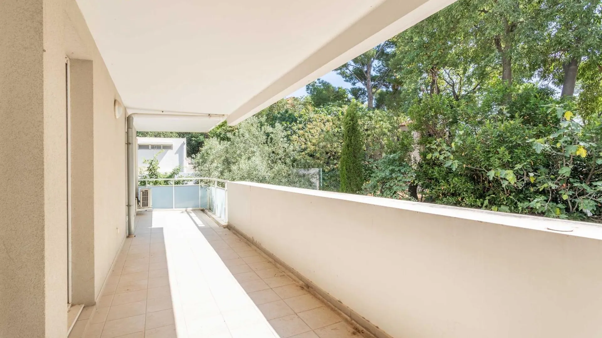 2 Bedroom Apartment With Balcony 10Th Arr Marseille France