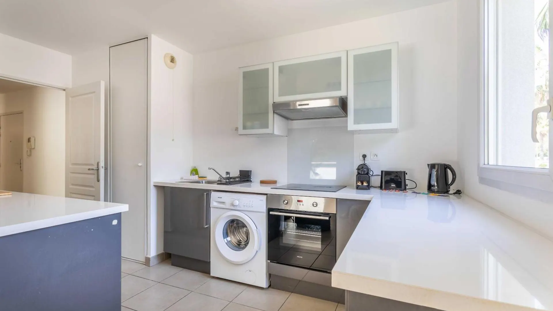 2 Bedroom Apartment With Balcony 10Th Arr Marseille 0*,  France
