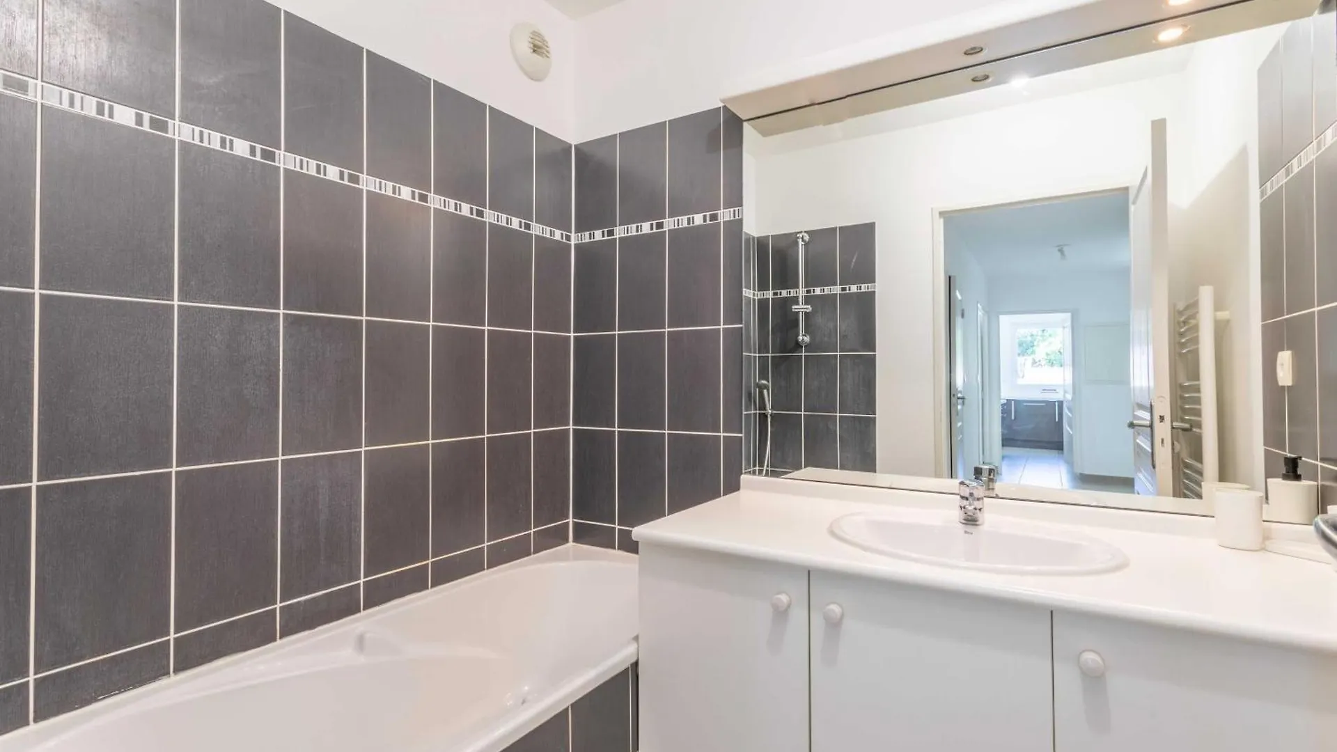 2 Bedroom Apartment With Balcony 10Th Arr Marseille